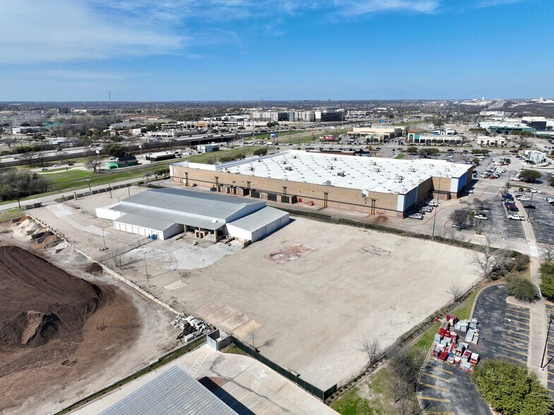 More Photos Of 6000 Split Trail Rd, Plano Warehouse For Lease