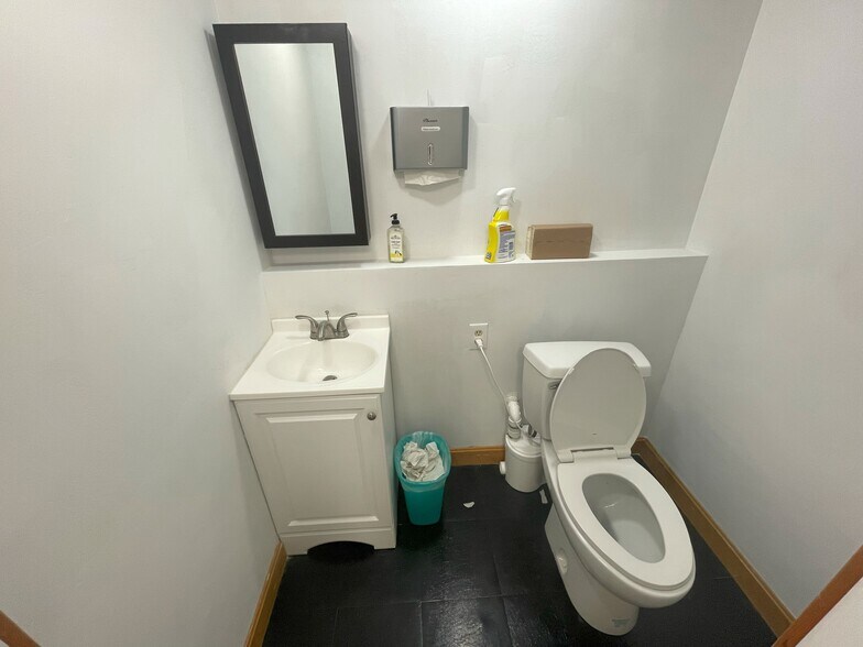 More Photos Of 514 South St, Bow Medical For Lease