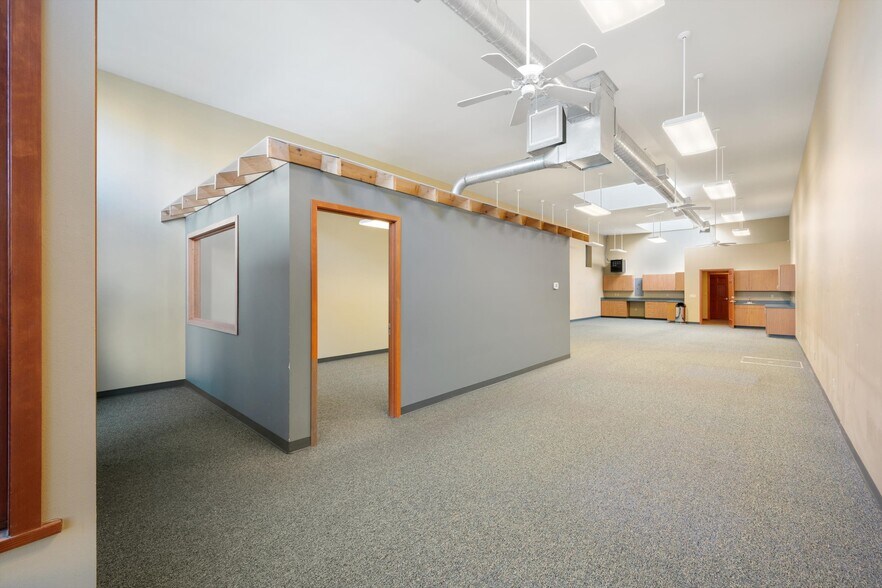 More Photos Of 215 Prospect St, Bellingham Office For Sale