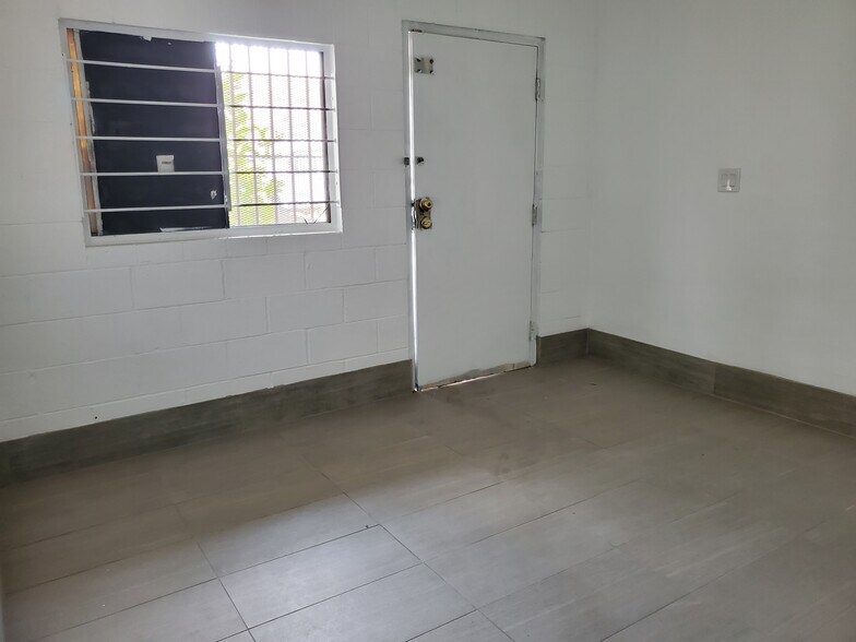 More Photos Of 700 Mountain View Ave, Oxnard Warehouse For Lease