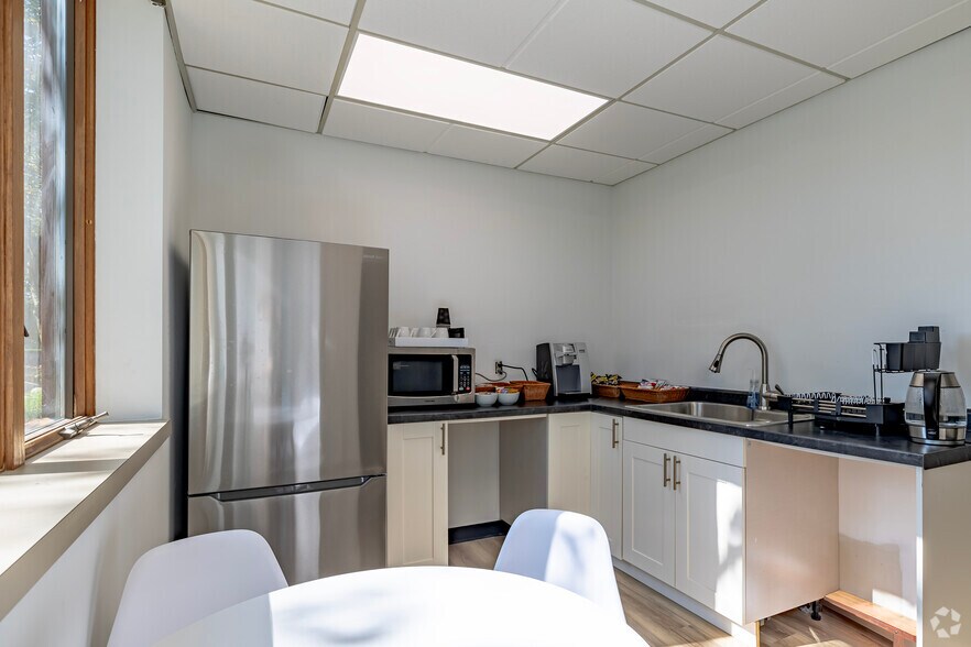 More Photos Of 2000 Hogback Rd, Ann Arbor Coworking Space