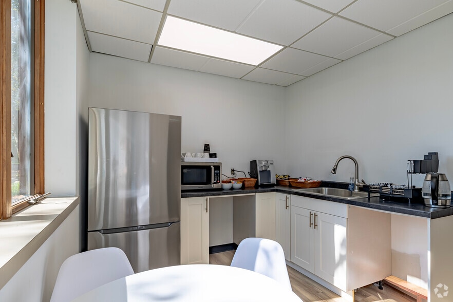 More Photos Of 2000 Hogback Rd, Ann Arbor Coworking Space