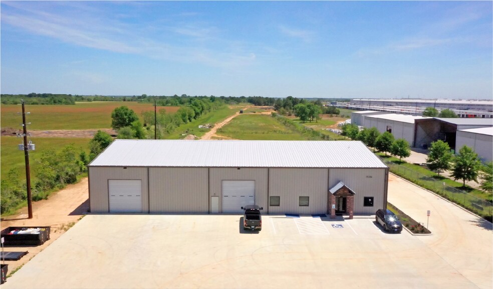 Primary Photo Of 19286 Kickapoo Rd, Waller Warehouse For Lease