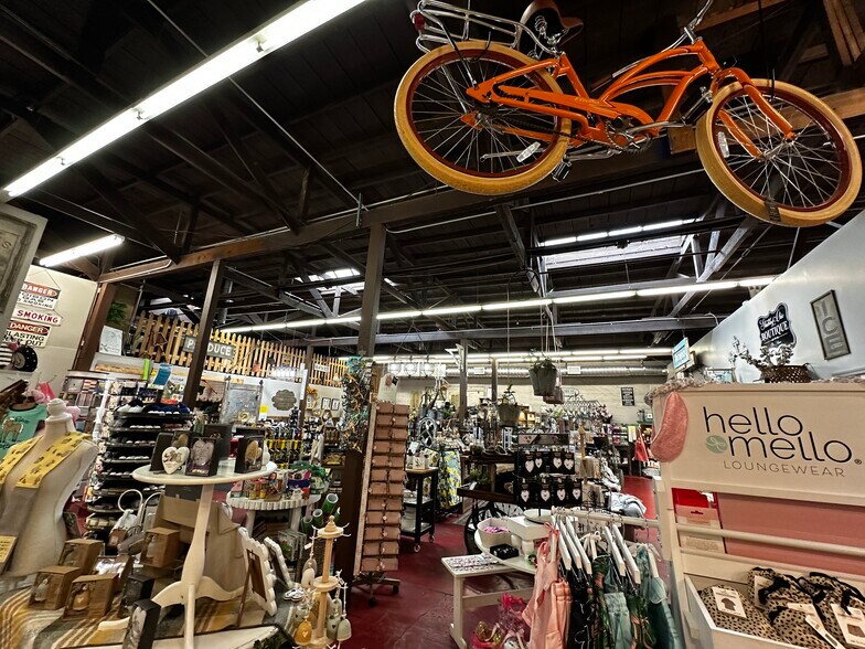 More Photos Of 1020 N Main St, Cottonwood General Retail For Sale