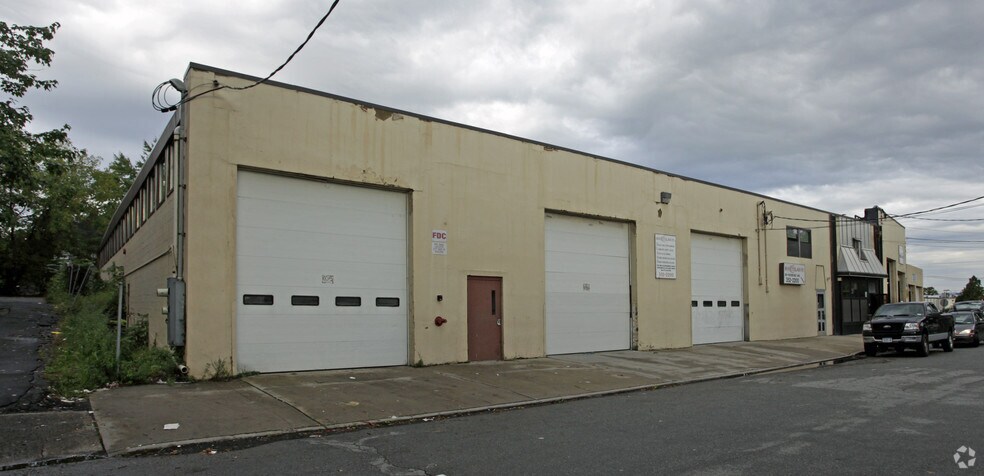 More Photos Of 301-303 Roosevelt Ave, Spring Valley Warehouse For Lease