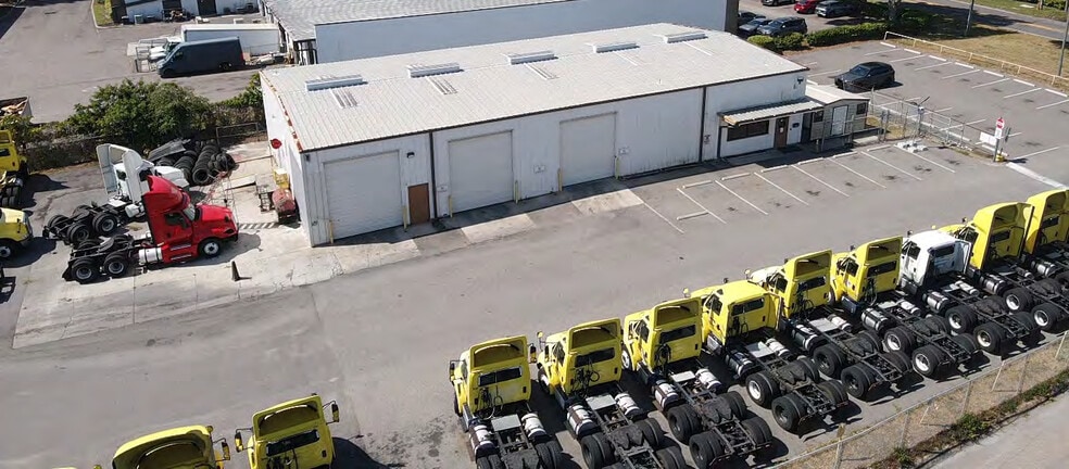 Primary Photo Of 6713 Benjamin Rd, Tampa Warehouse For Lease