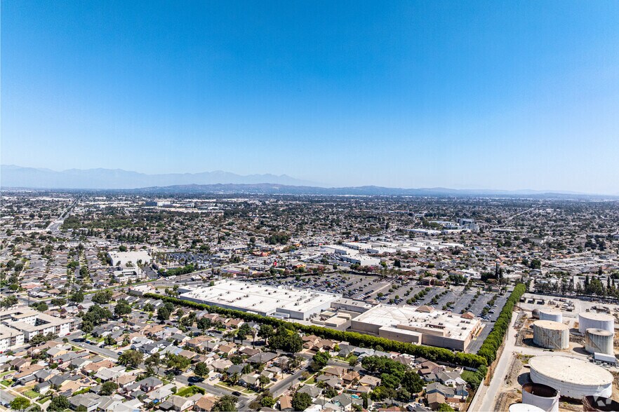 More Photos Of 14525 Lakewood Blvd, Paramount Storefront Retail Office For Sale