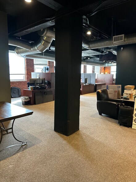 More Photos Of 407 Broad St, Chattanooga General Retail For Lease