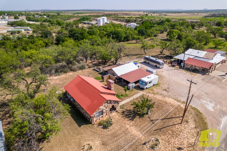 More Photos Of 425 Highland Park, Robert Lee Flex For Sale