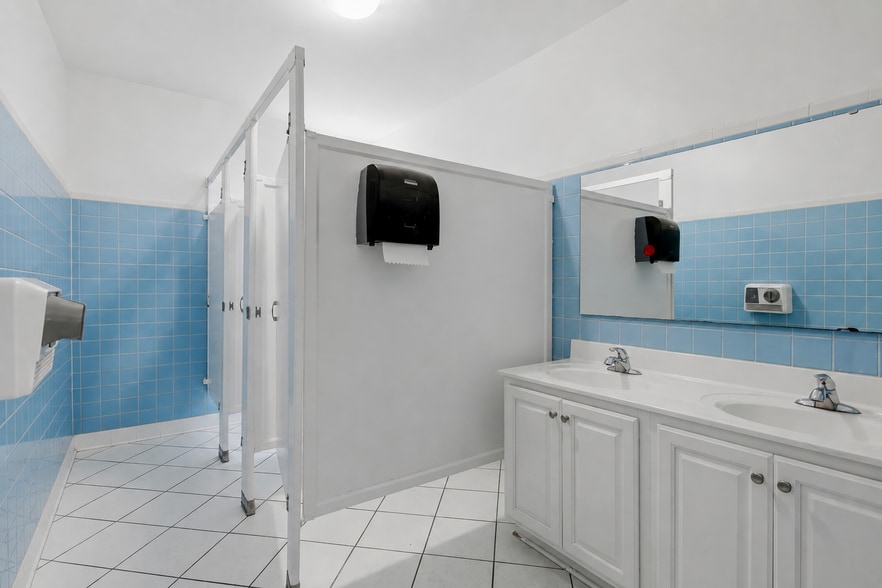 More Photos Of 2500 Raeford Rd, Fayetteville Medical For Sale