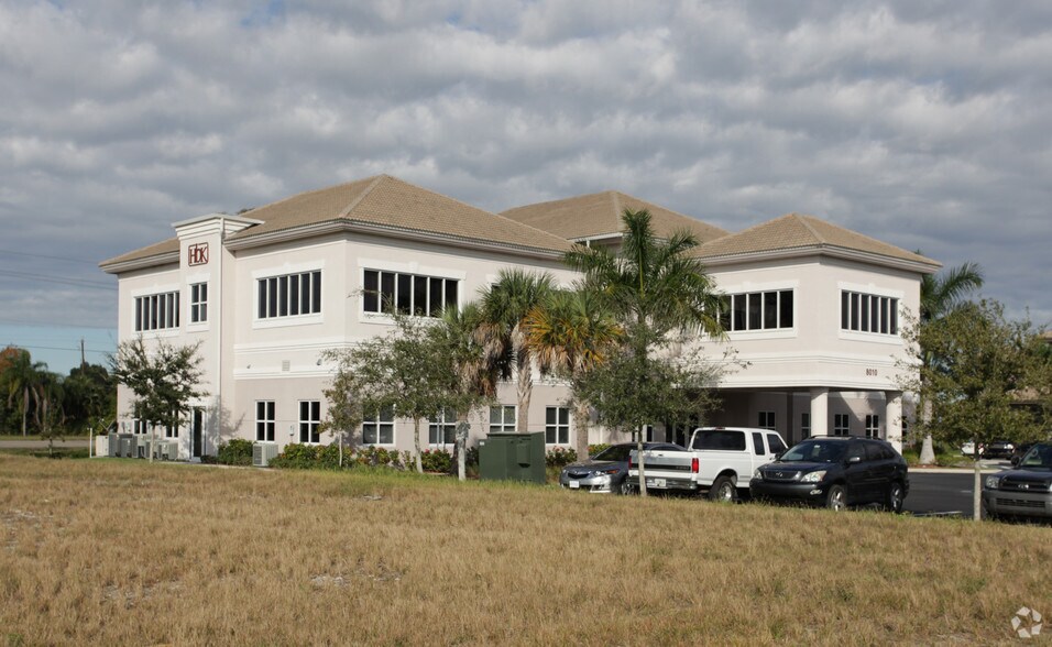 More Photos Of 8010 Summerlin Lakes Dr, Fort Myers Medical For Lease