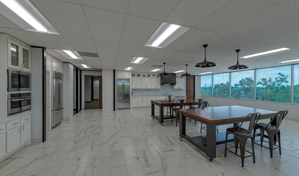 More Photos Of 2929 Briarpark Dr, Houston Office For Sale
