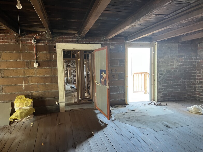 More Photos Of 1605 Broadway, Lorain Storefront Retail Residential For Sale