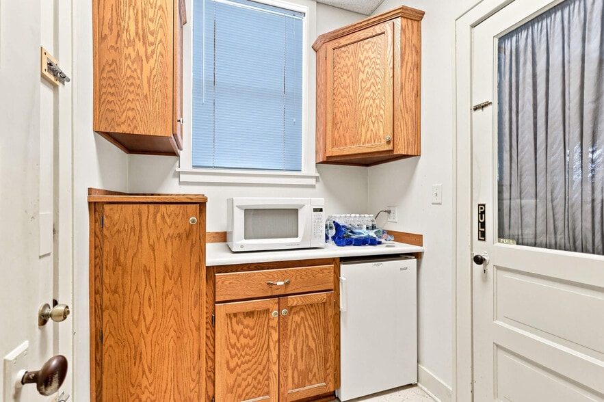 More Photos Of 308 N Wisconsin Dr, Sheboygan Freestanding For Sale