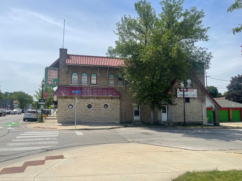 More Photos Of 7200 W North Ave, Wauwatosa Restaurant For Lease