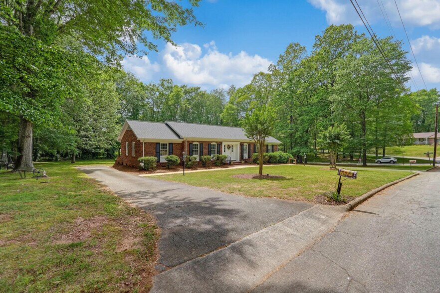 Primary Photo Of 1702-1704 Pennrose Dr, Reidsville Apartments For Sale