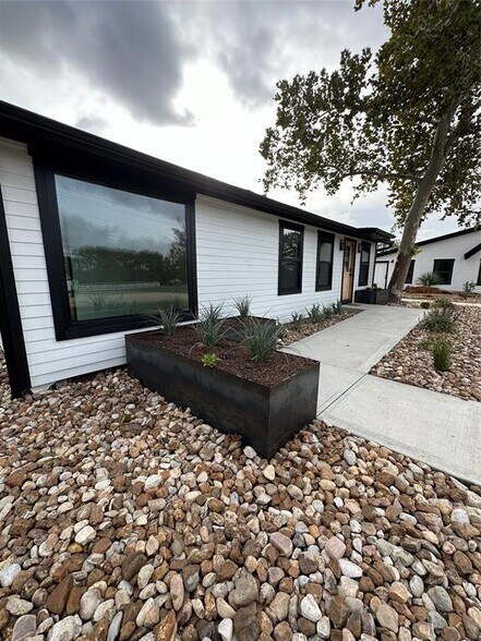 More Photos Of 27320 Ranch Road 12, Dripping Springs Office For Sale