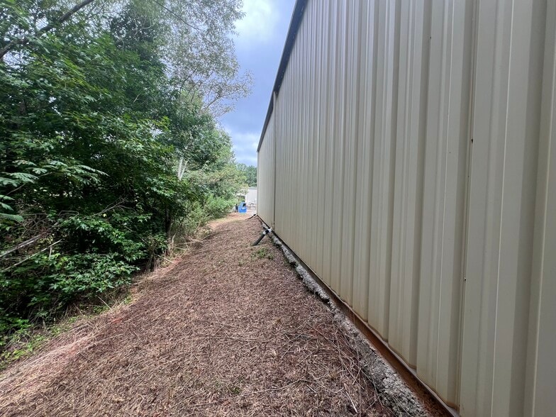 More Photos Of 2012 Last St, Statham Warehouse For Sale