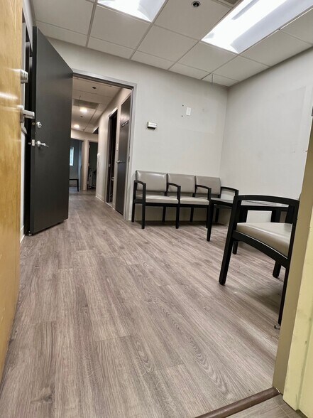 More Photos Of 340 E Northfield Rd, Livingston Medical For Sale