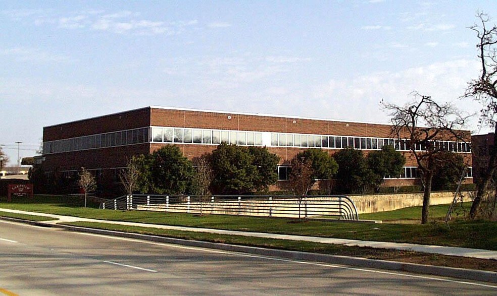 More Photos Of 1705 W Northwest Hwy, Grapevine Unknown For Lease