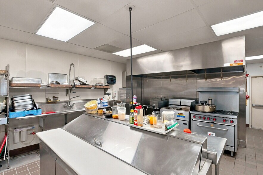 More Photos Of 3749 Cedar Ave S, Minneapolis Restaurant For Lease