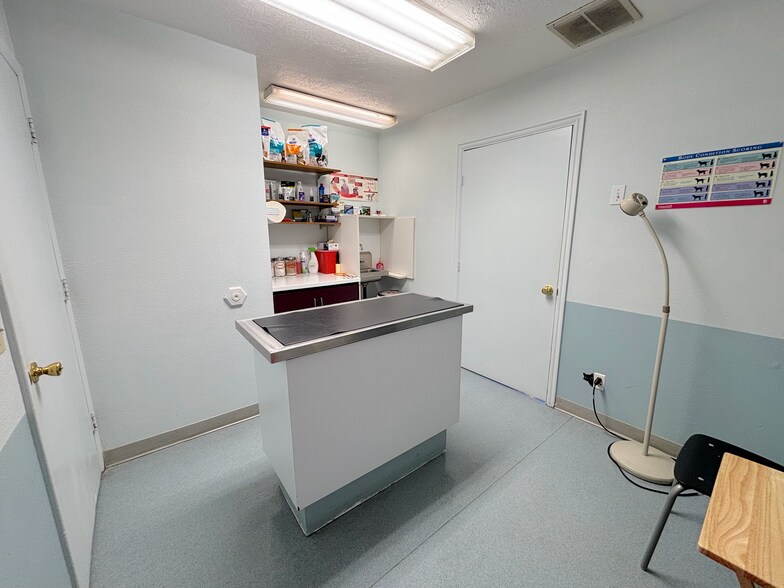 More Photos Of 44 N 800 W, Salt Lake City Veterinarian Kennel For Sale