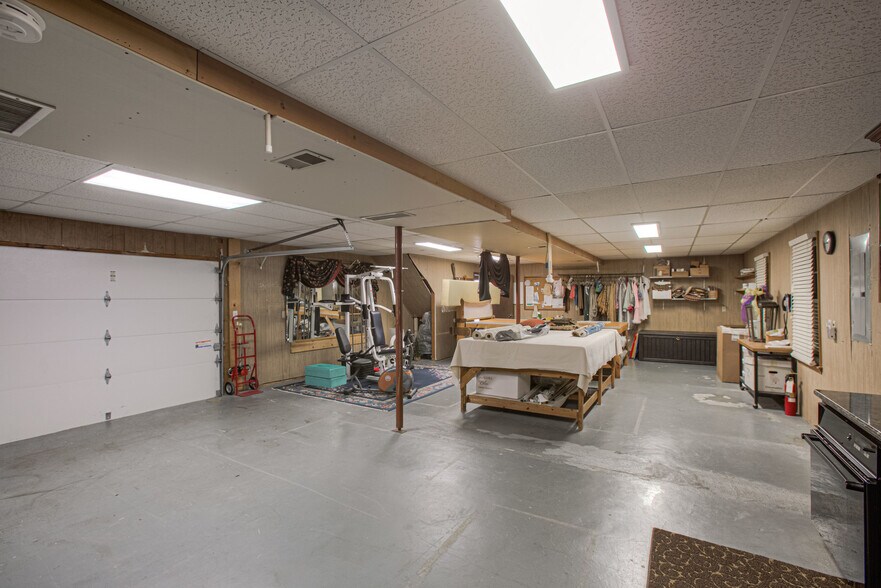 More Photos Of 6204 Arlington Ave, Raytown Office For Sale