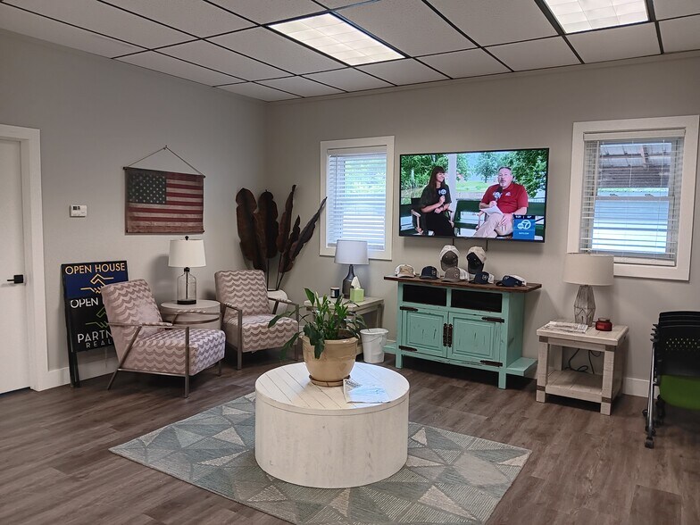 More Photos Of 853 3rd St, Hot Springs Office For Lease