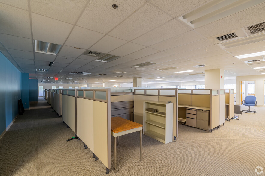 More Photos Of 10 Tara Blvd, Nashua Unknown For Lease