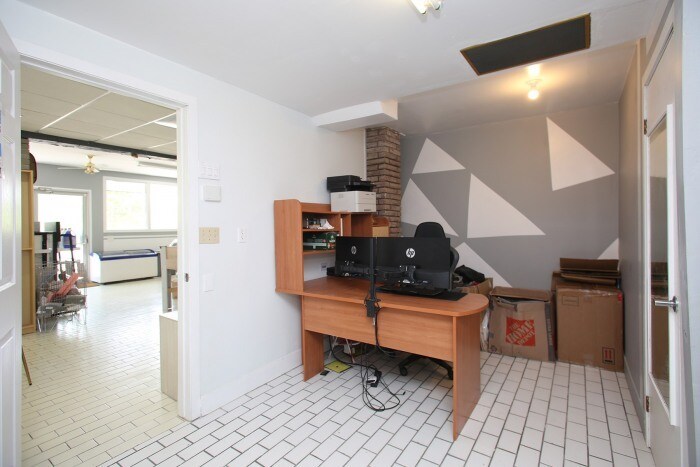 More Photos Of 9 Bridge St, Kawartha Lakes General Retail For Sale