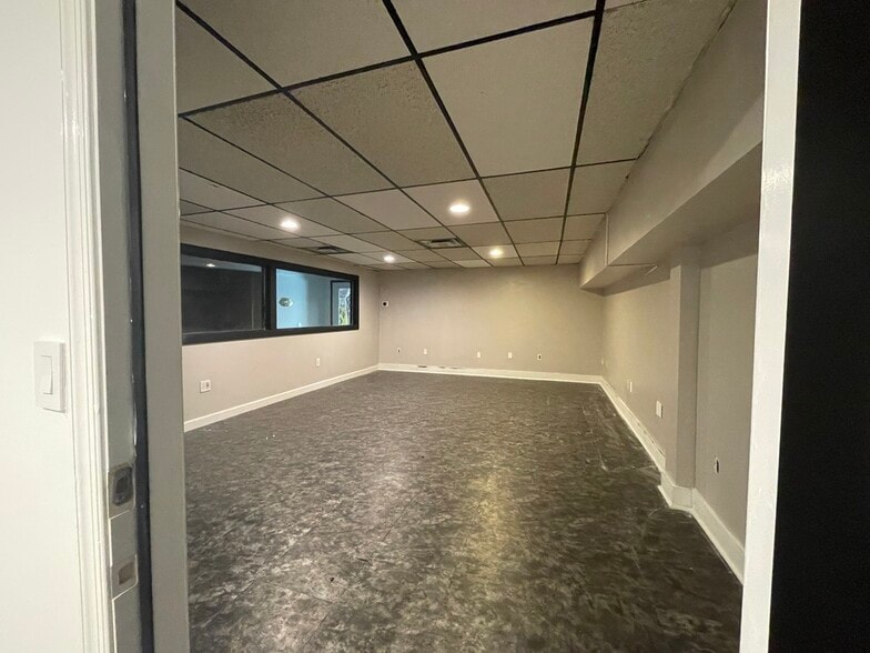 More Photos Of 4719-4731 Stamp Rd, Temple Hills Service For Sale