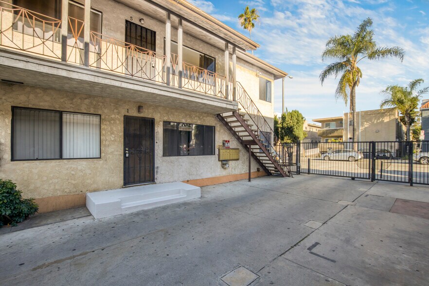 More Photos Of 5516 Virginia Ave, Los Angeles Multifamily For Sale