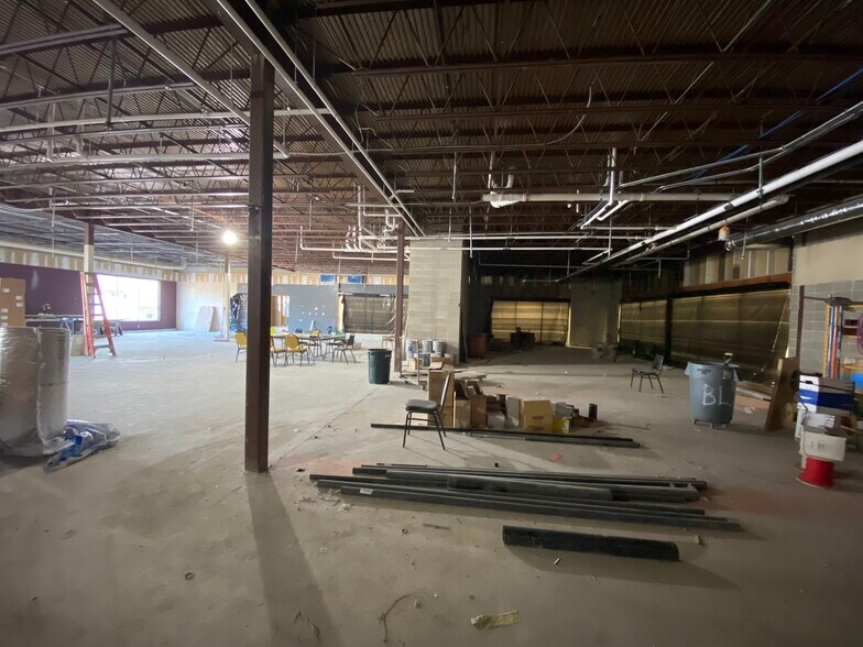 More Photos Of 101 S Main St, Le Sueur Storefront For Lease