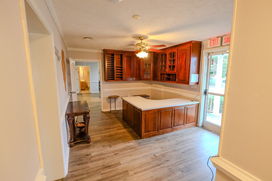 More Photos Of 2212 Hope Mills Rd, Fayetteville Office For Sale