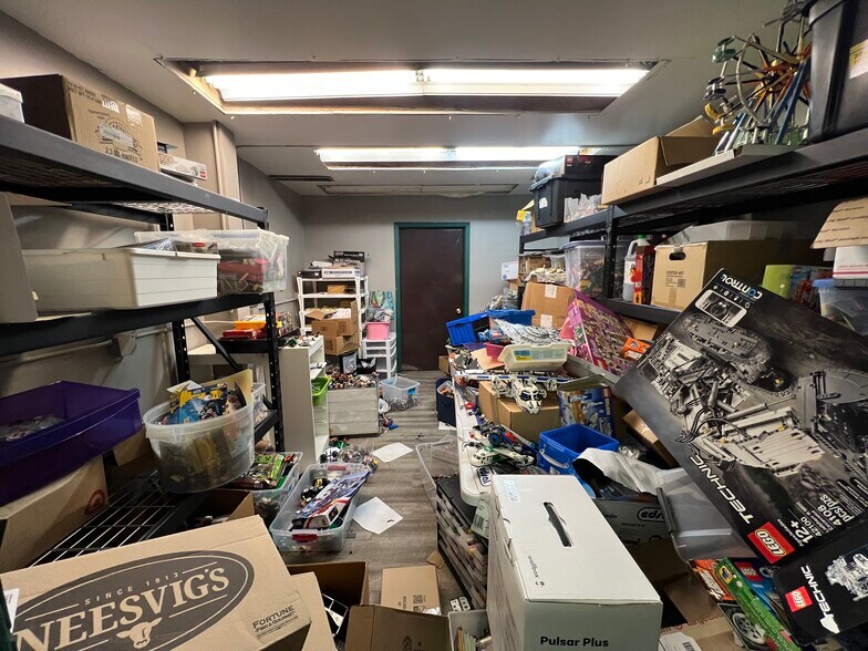 More Photos Of 6895 Paoli Rd, Belleville Restaurant For Lease