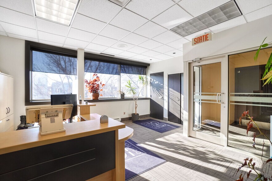More Photos Of 8127 Boul Saint-Michel, Montréal Office For Lease