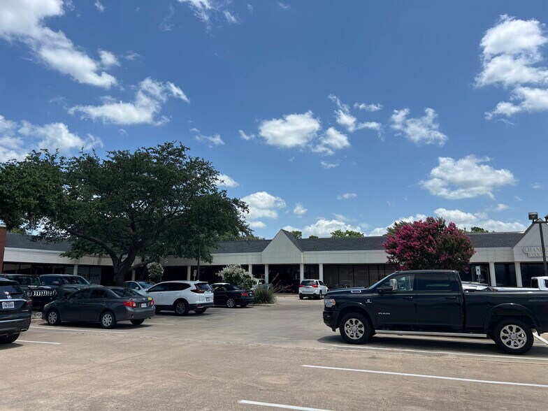 More Photos Of 359 Lake Park Rd, Lewisville Storefront For Sale
