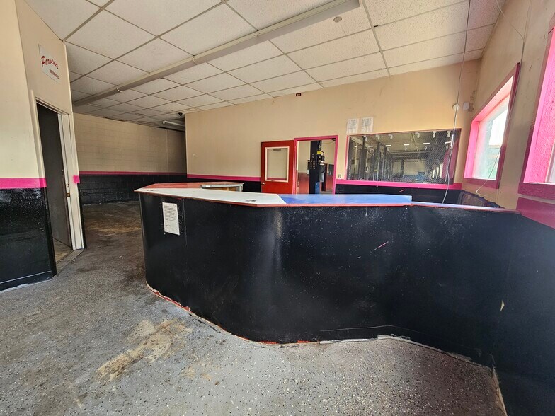 More Photos Of 8080 E Mississippi Ave, Denver Auto Repair For Lease