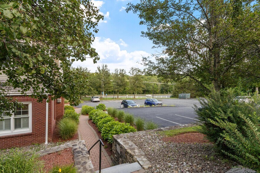 More Photos Of 307 Grafton St, Shrewsbury Office For Lease