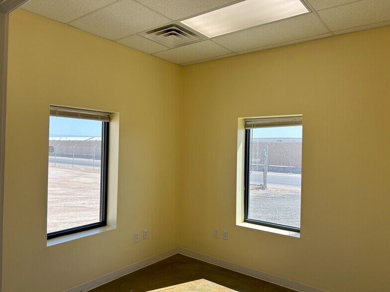 More Photos Of 1463 Oil Mill Rd, Pecos Warehouse For Lease