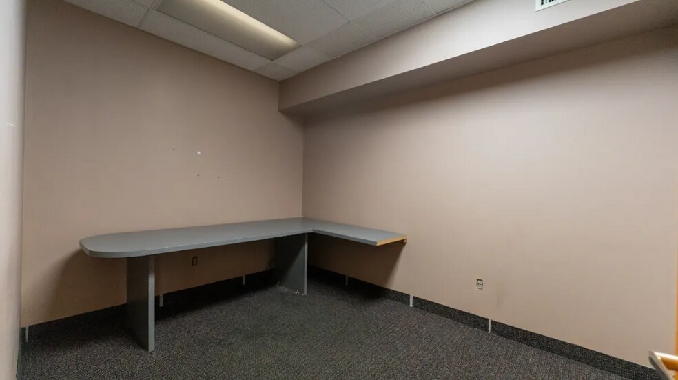 More Photos Of 2011 S Minnesota Ave, Sioux Falls Office For Lease