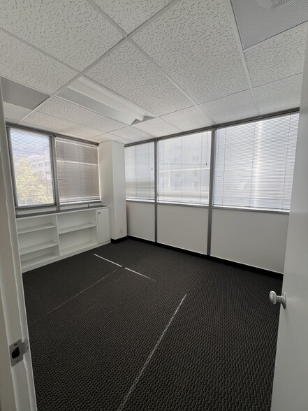 More Photos Of 400 30th St, Oakland Medical For Lease