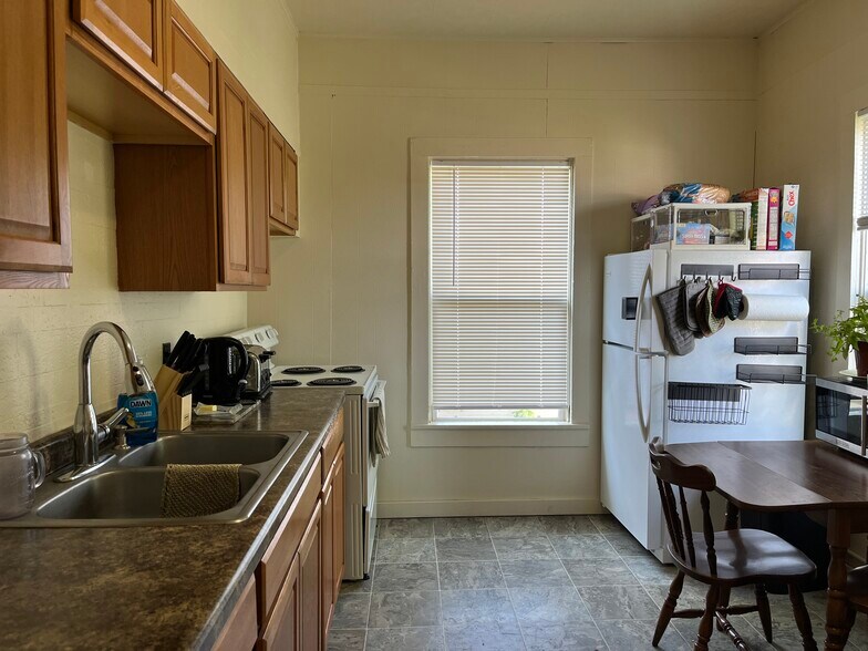 More Photos Of 1040 7th Ave, Baldwin Apartments For Sale
