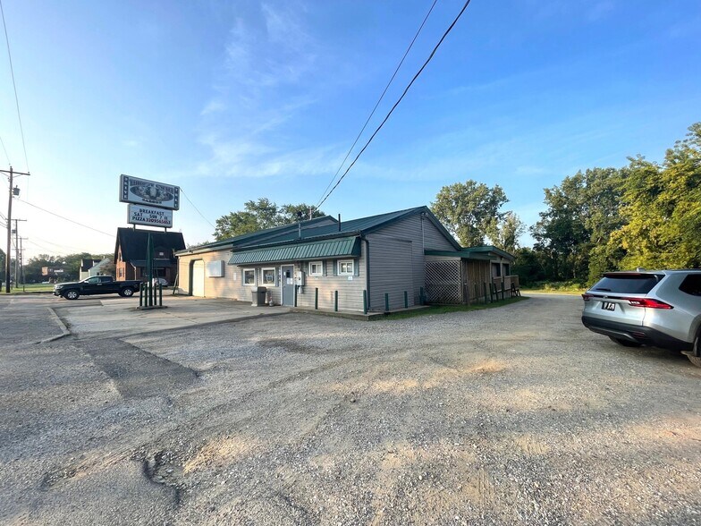 More Photos Of 2521 Waynesburg Dr SE, Canton General Retail For Sale