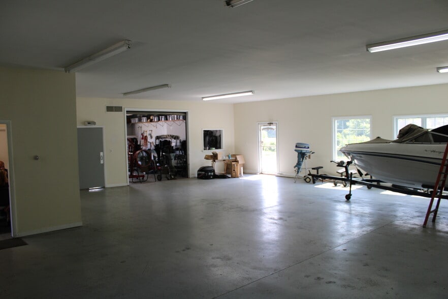 More Photos Of 674 Main St, Portland Marina For Sale