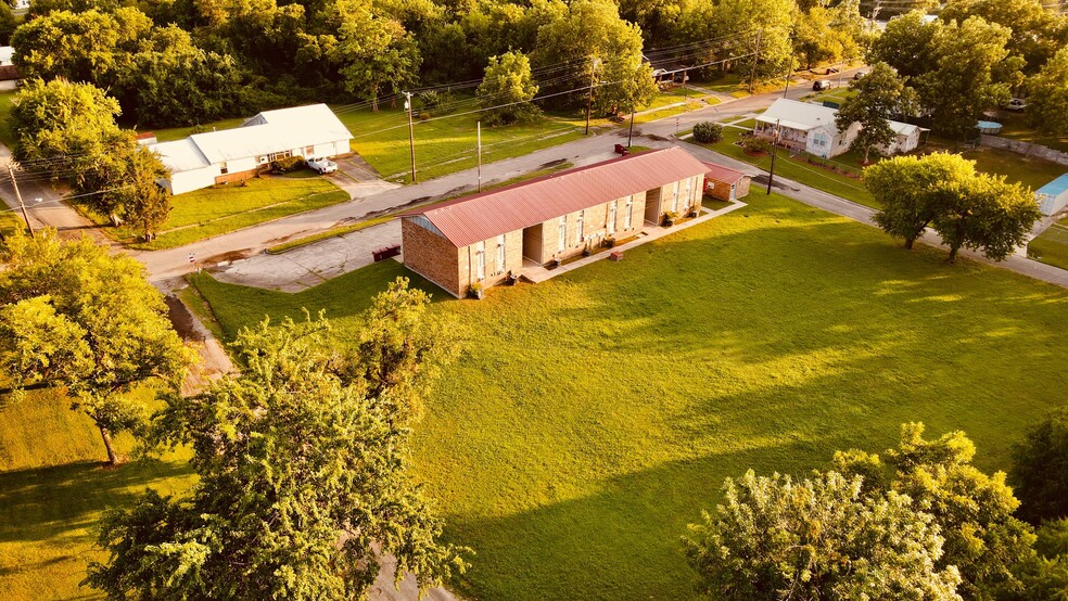 More Photos Of 800 W Washington St, Clarksville Apartments For Sale