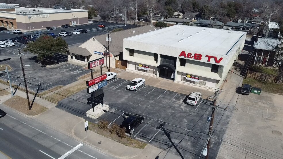 More Photos Of 1912 W Anderson Ln, Austin Loft Creative Space For Lease