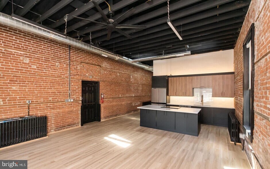 More Photos Of 41 N Main St, New Hope Restaurant For Sale