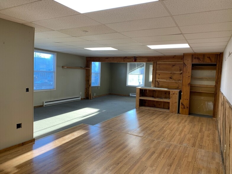 More Photos Of 1049 Tiogue Ave, Coventry Showroom For Lease