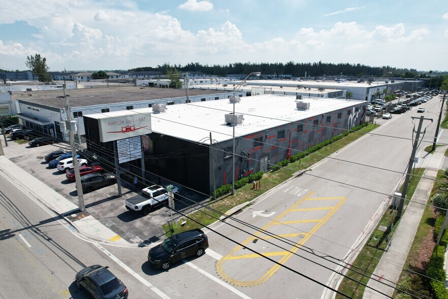 More Photos Of 7445 W 4th Ave, Hialeah Showroom For Sale